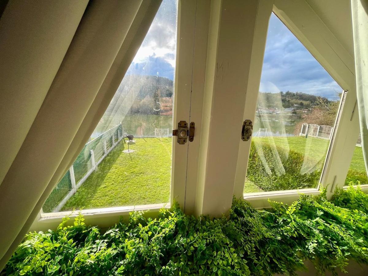 Charmant Chalet En Bord De Seine Saint-Pierre-du-Vauvray Εξωτερικό φωτογραφία